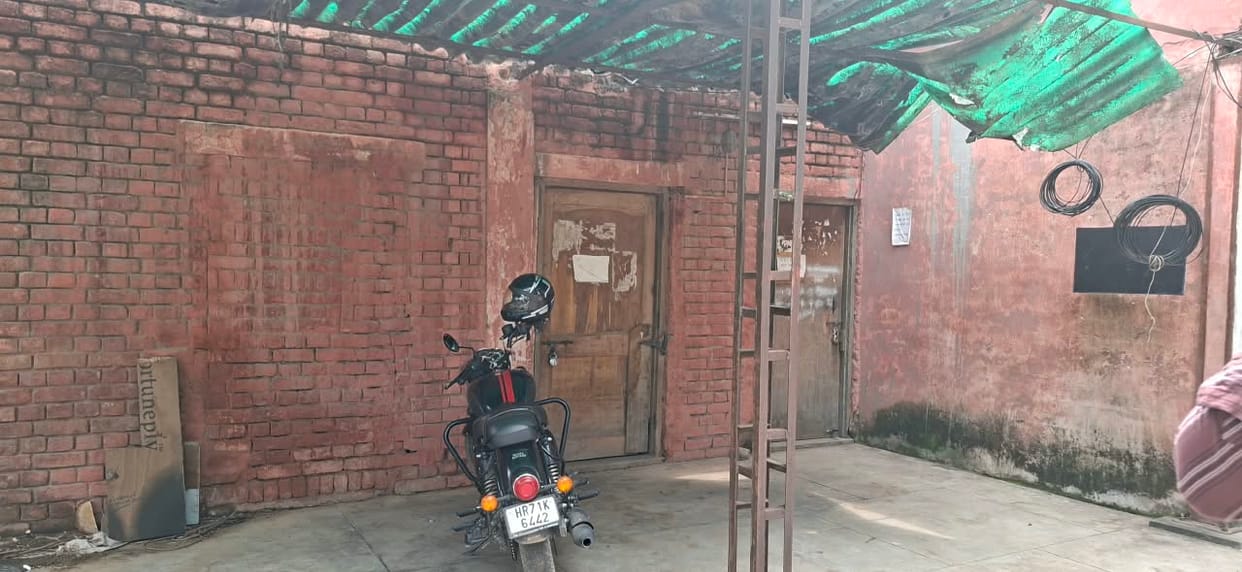 88 Patwaris went on a two-day strike; people returned after finding office doors locked.