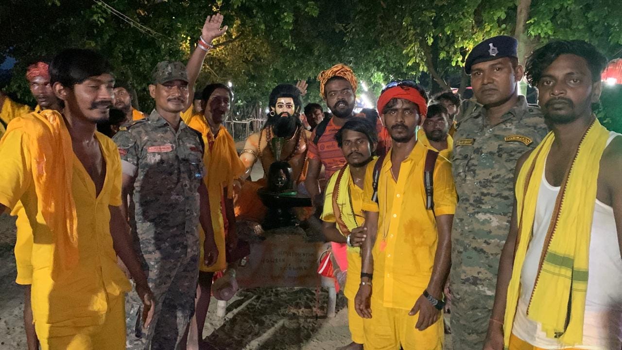 अनोखी कांवड़ और बुजुर्ग महिला की अद्भुत आस्था