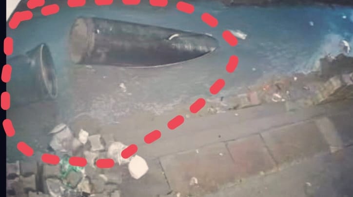 The drainage pipe fell onto the road due to the water pressure