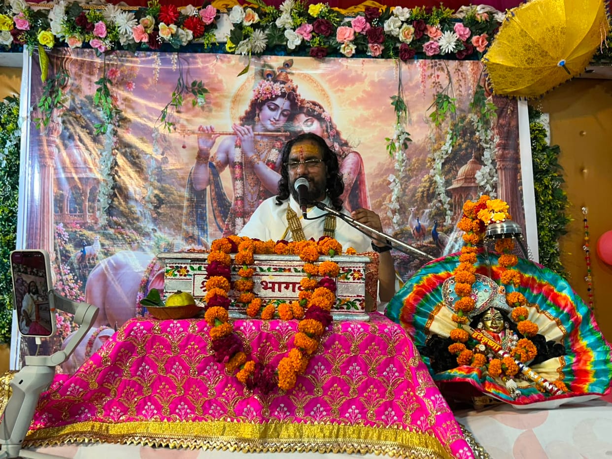 Renounce ego and maintain faith in God: Madhavdas