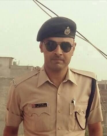 CISF personnel returning home on leave dies in road accident.