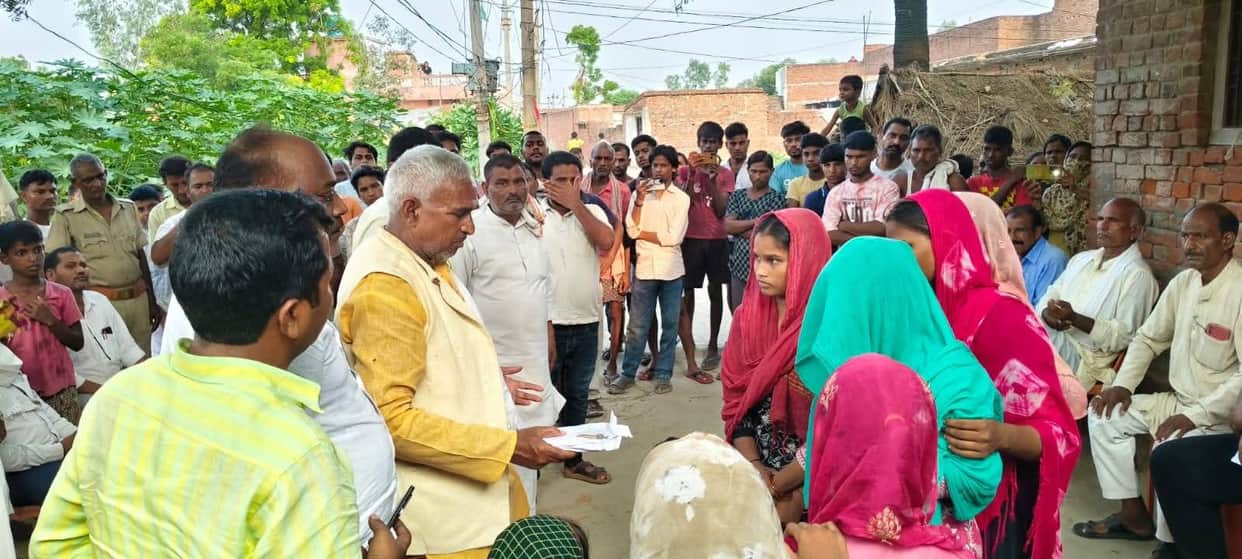Former MLA provided financial assistance of one lakh rupees to the affected family.
