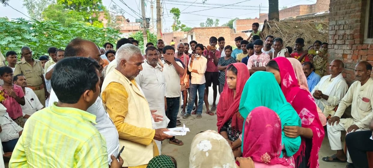 Former MLA provided financial assistance of one lakh rupees to the affected family.
