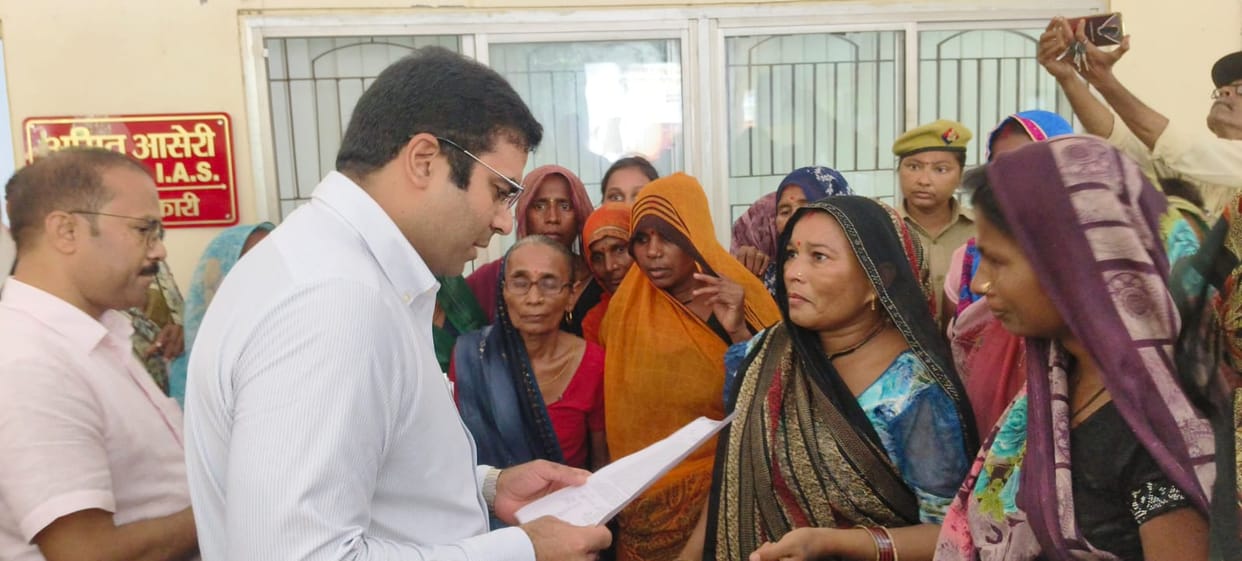 Counted the vacant rooms and gave a clean chit to the operator.
