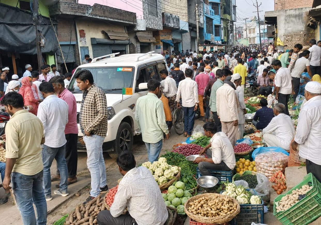 Encroachment and vegetable stalls occupying Railway Road.