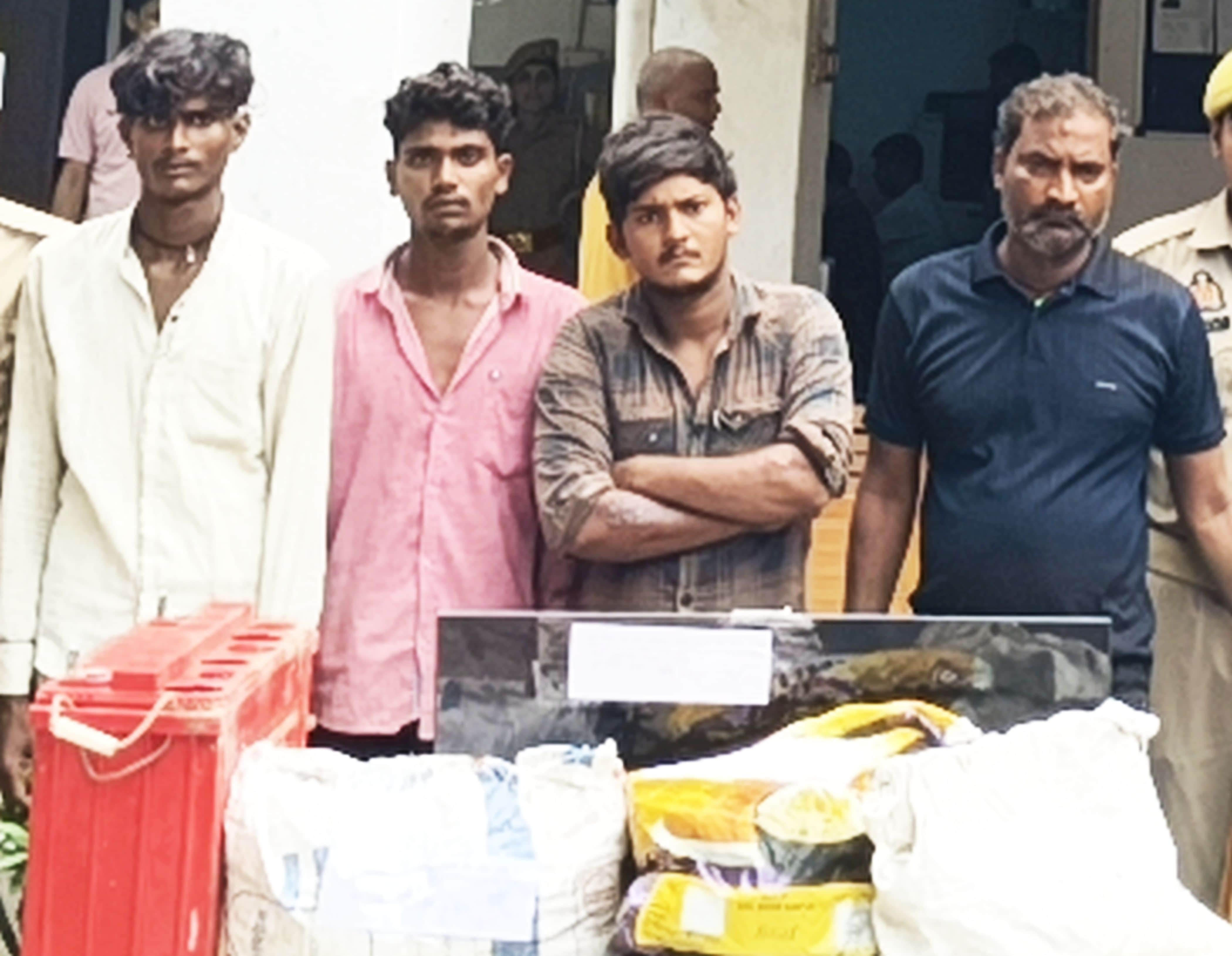 फोटो-45-कल्यानपुर थाने में पकड़े गए आरोपी। स्रोत: पुलिस