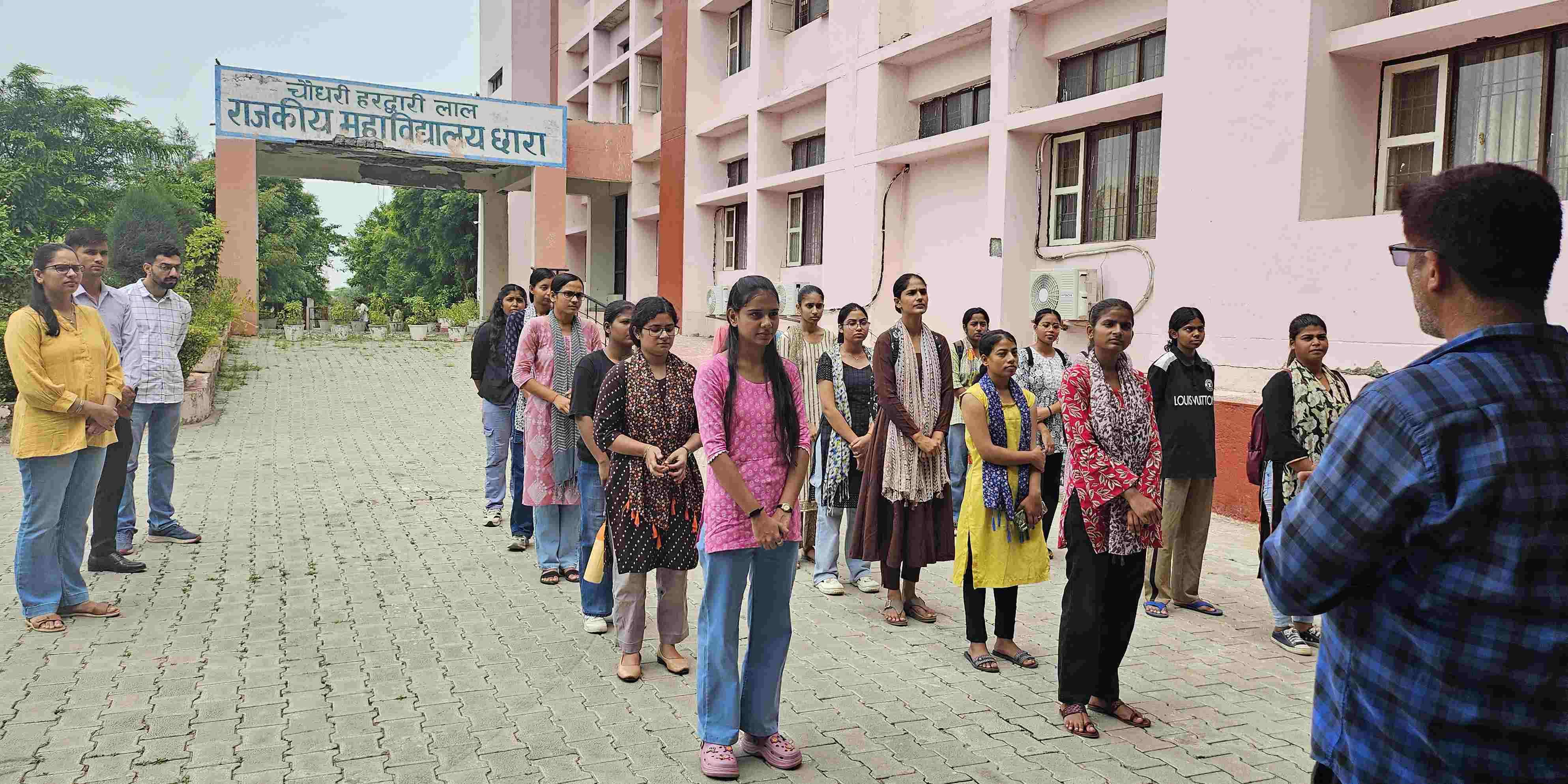 -फोटो 86 : मतदान के महत्व के प्रति विद्यार्थियों ने ली शपथ। स्रोत कॉलेज