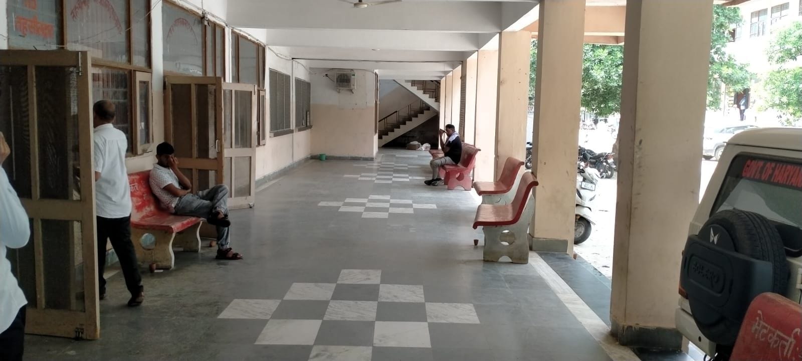 फोटो संख्या:65- पटवारी हड़ताल पर होने के कारण खाली तहसील कार्यालय--संवाद
