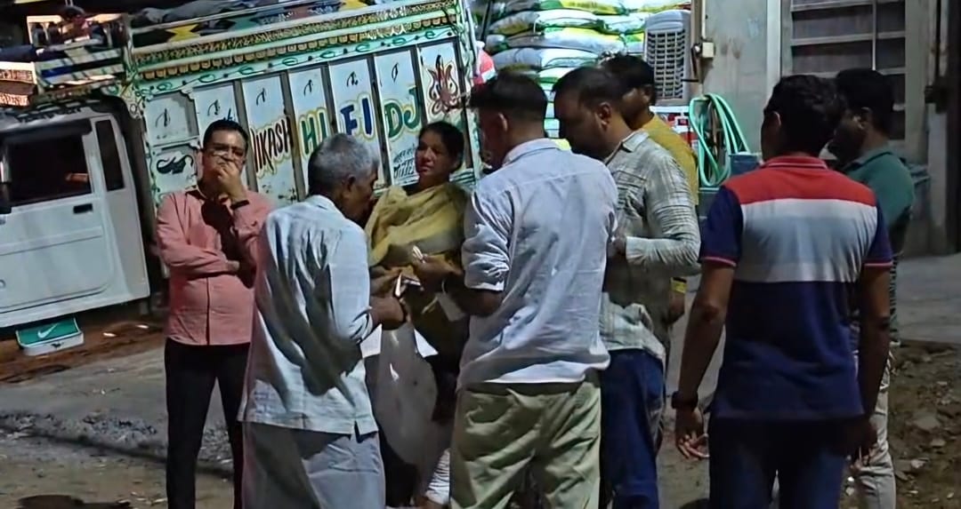 Shopkeeper accused of accepting a bribe at the behest of an