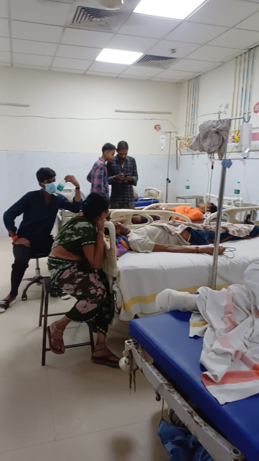 गयाजी शहर के चंदौती में चाकू हमले में घायल महिला का मगध मेडिकल कॉलेज अस्पताल में इलाज जारी
