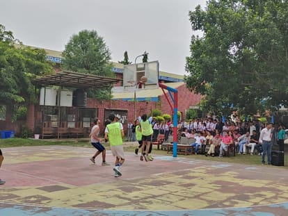 घुमारवीं कॉलेज में आयोजित स्पोर्ट्स चैंपियनशिप में दमखम दिखाते हुए खिलाड़ी। स्रोत: कॉलेज प्रबंध