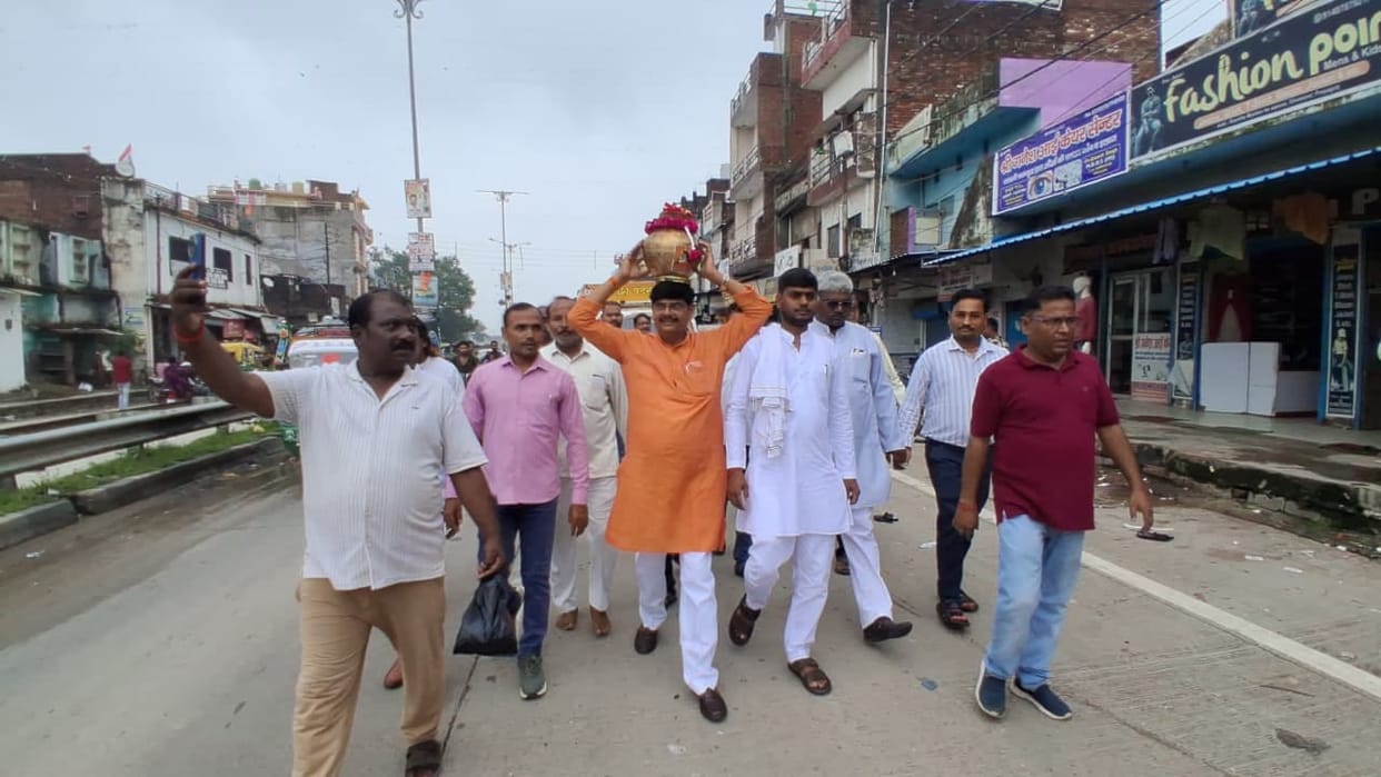 A Kalash Vandan Yatra was taken out to mark the birth anniversary of Ravidas Maharaj