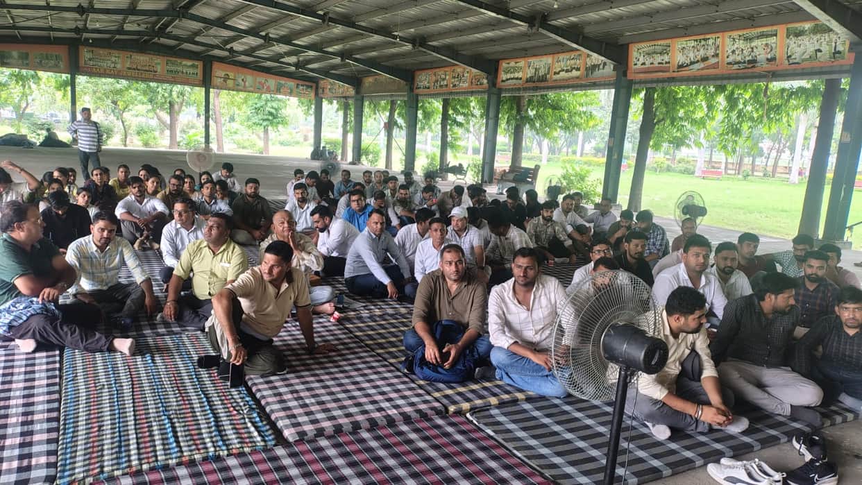 Kanungo-Patwari on strike, people come looking for work