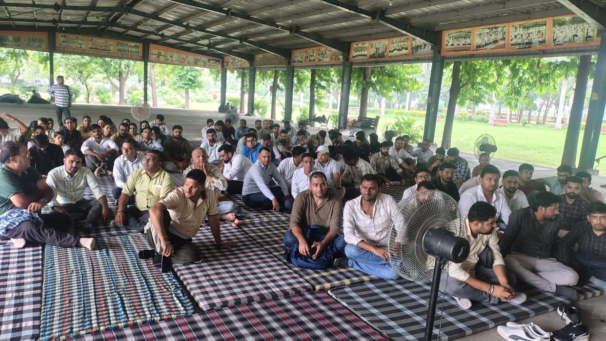 Kanungo-Patwari on strike, people come looking for work