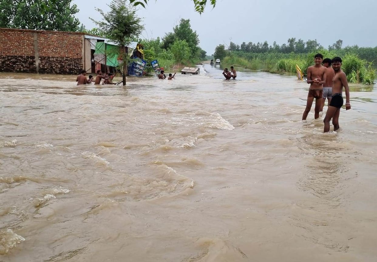 Water has entered the inhabited areas of Raipur Khadar and Mirapur Sikri villages.