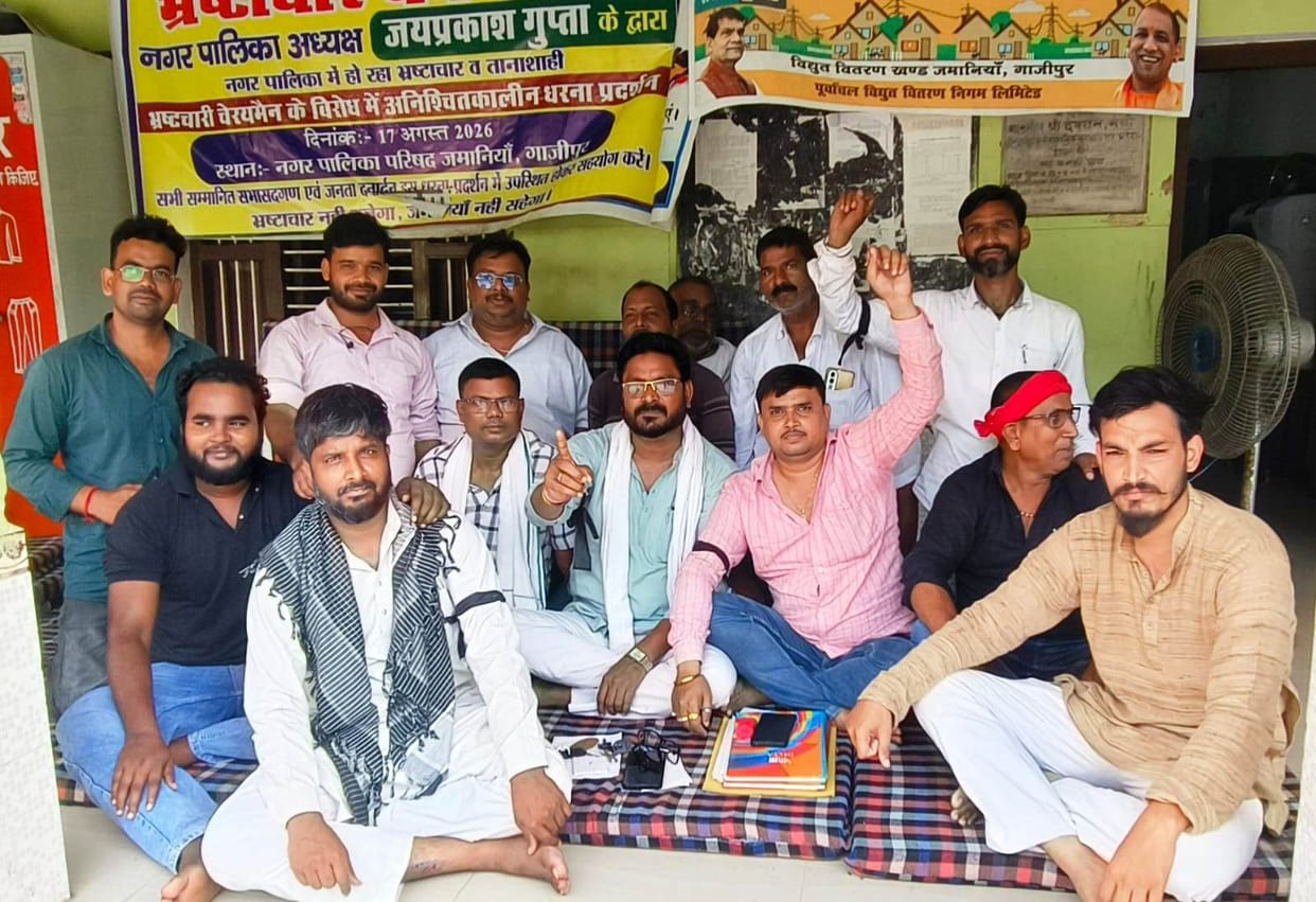 Municipal councilors wore black armbands and staged a protest against the tax hike in the municipality.
