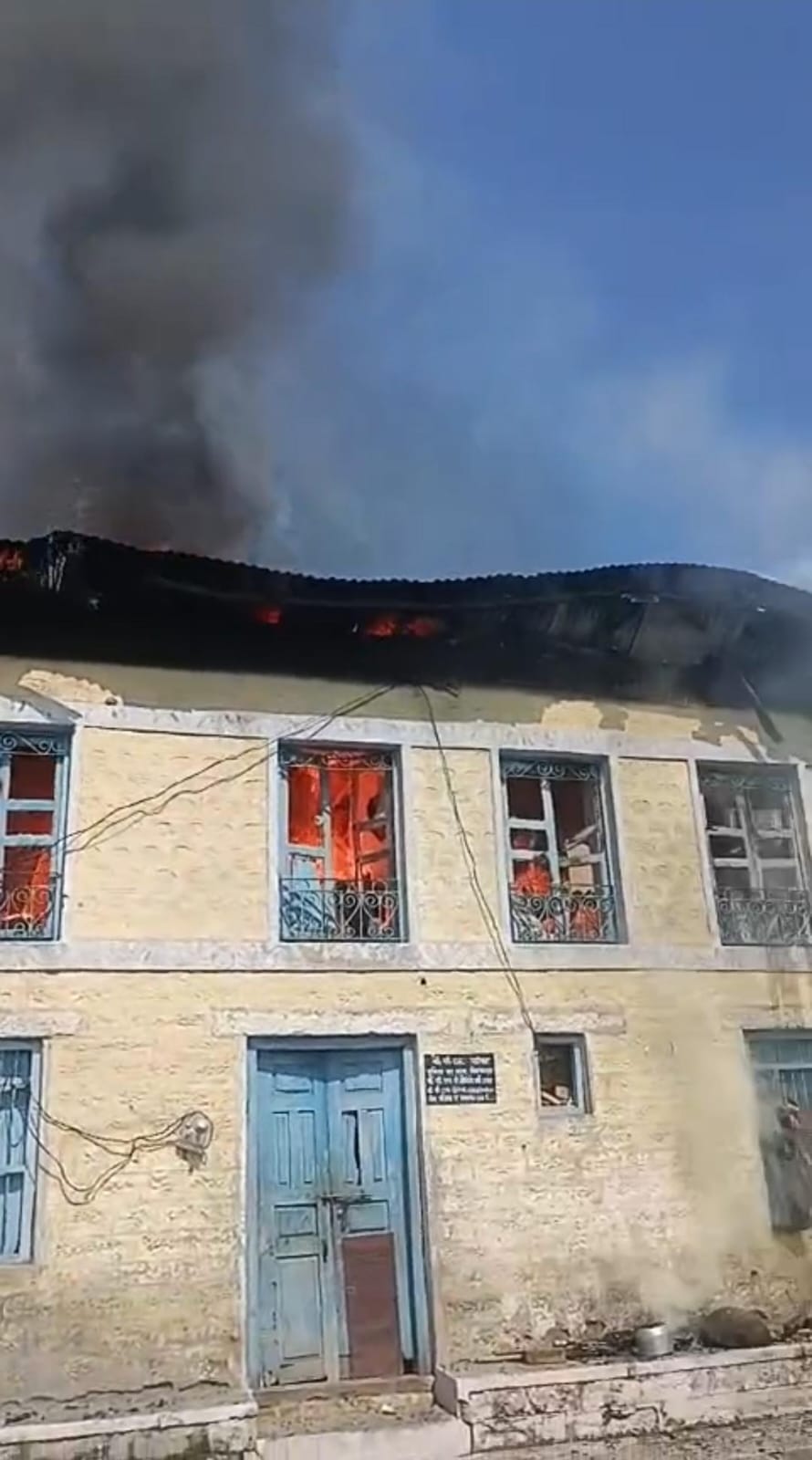 Fire breaks out in two-storey house; loss of three lakh rupees.