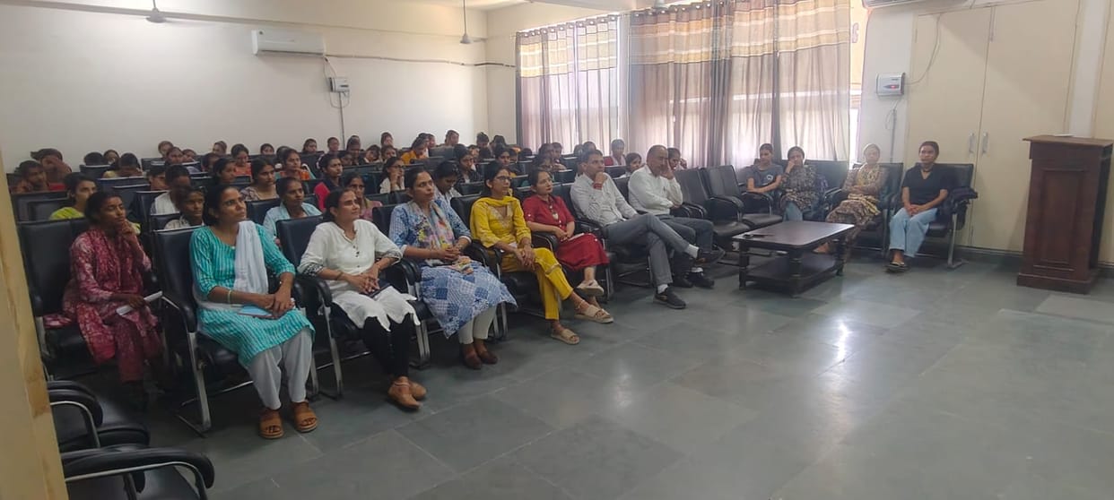The Chief Minister called upon the youth to venture into the field of entrepreneurship.