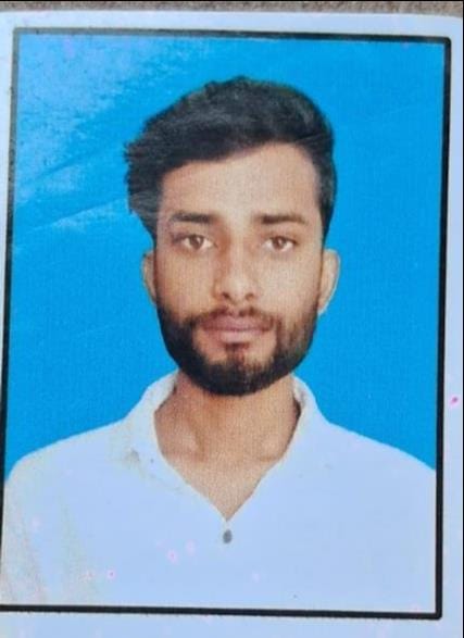 Auto-rickshaw driver dies after vehicle overturns in a pothole; two passengers injured.