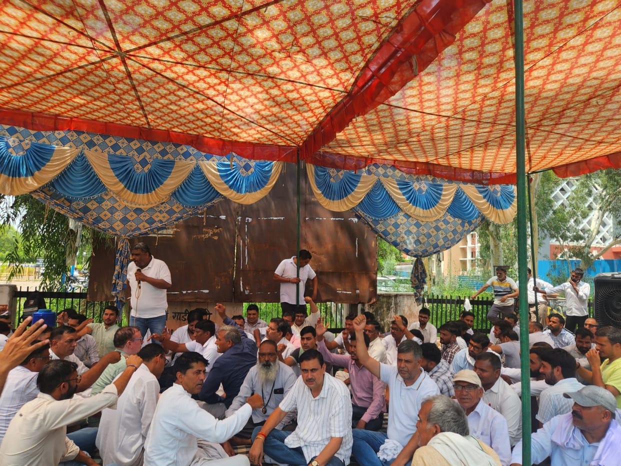 Over 550 caste and residential certificates stalled due to Patwari-Kanungo strike.