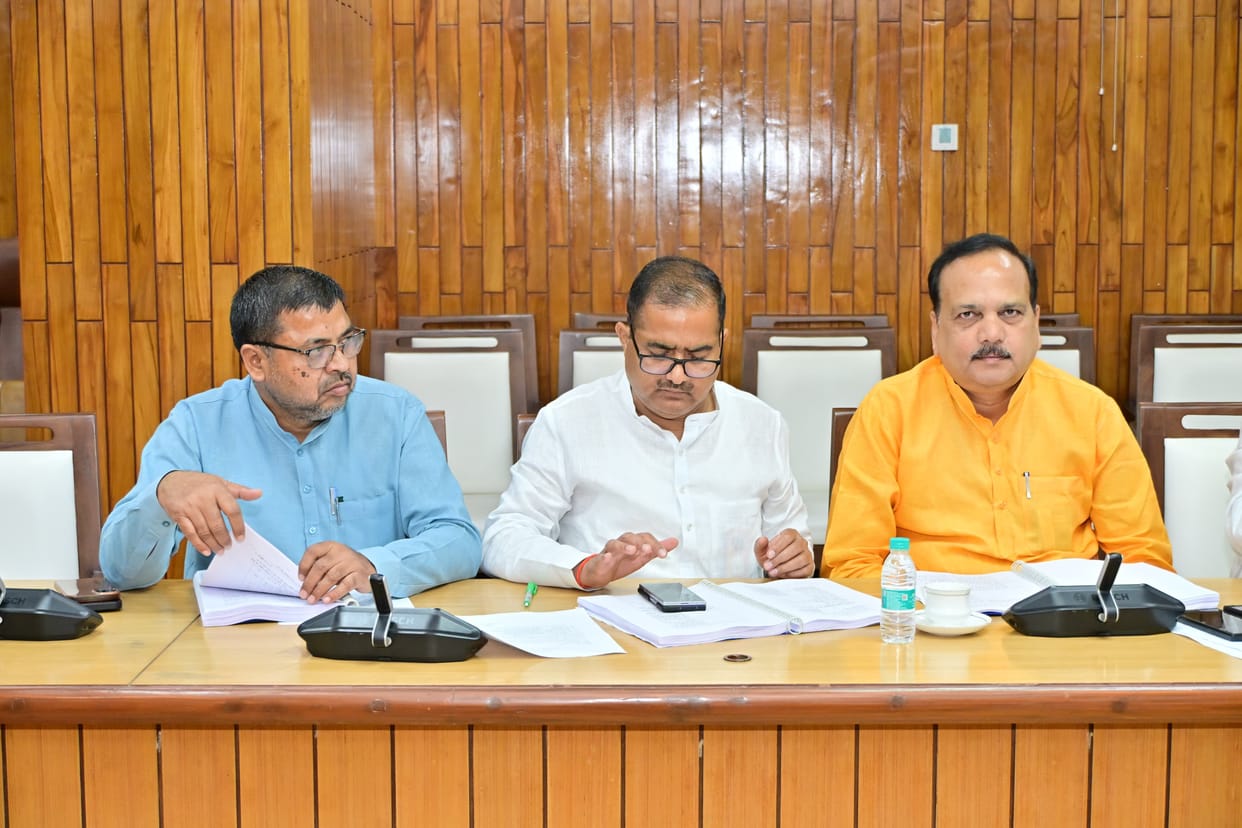 The MLA raised the issue of waterlogging in Kundarki town.