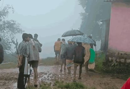 मौके पर मौजूद लोग