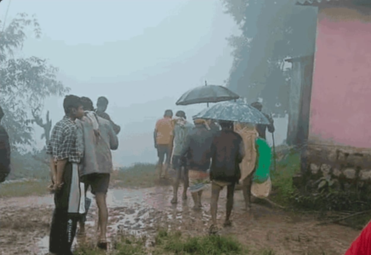 मौके पर मौजूद लोग