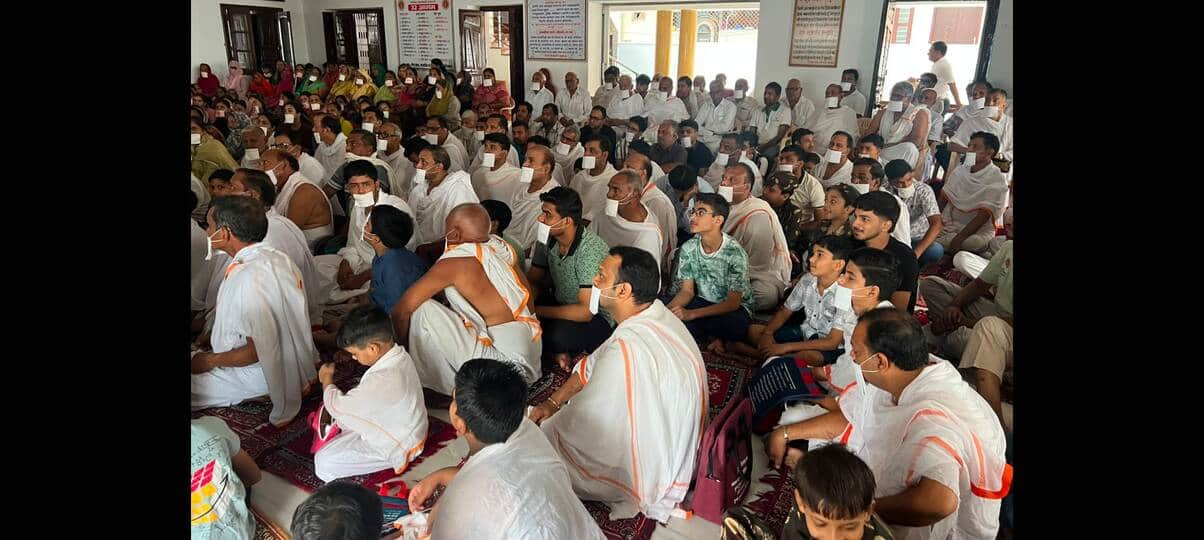 The path to salvation opens by giving in charity while letting go of attachment: Narendra Muni Maharaj