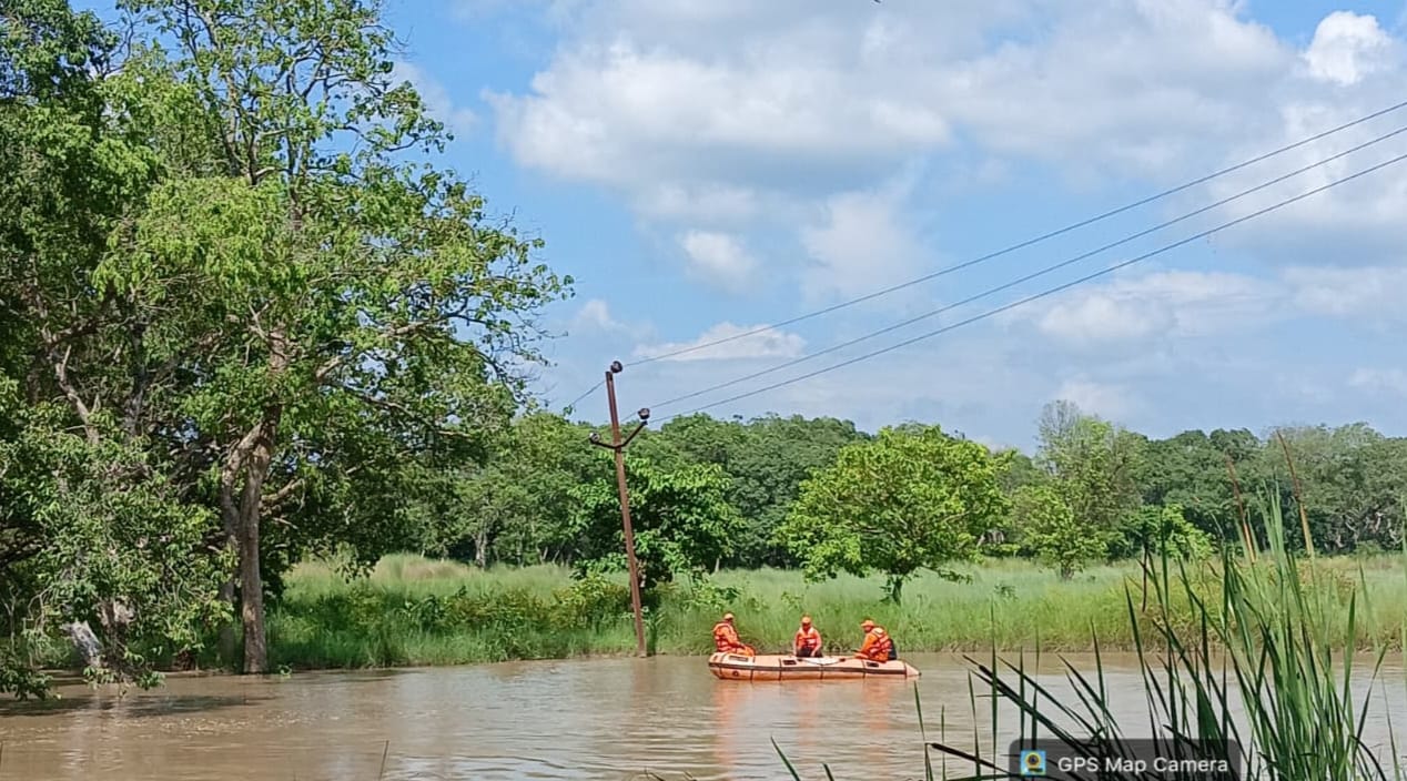 पलिया के सुूरज को तलाश करने में जुटी एनडीआरएफ की टीम। स्रोत : एनडीआरएफ