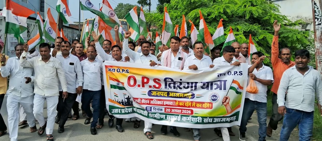 Employees took out a 'Tiranga Yatra' to demand the restoration of the old pension scheme.