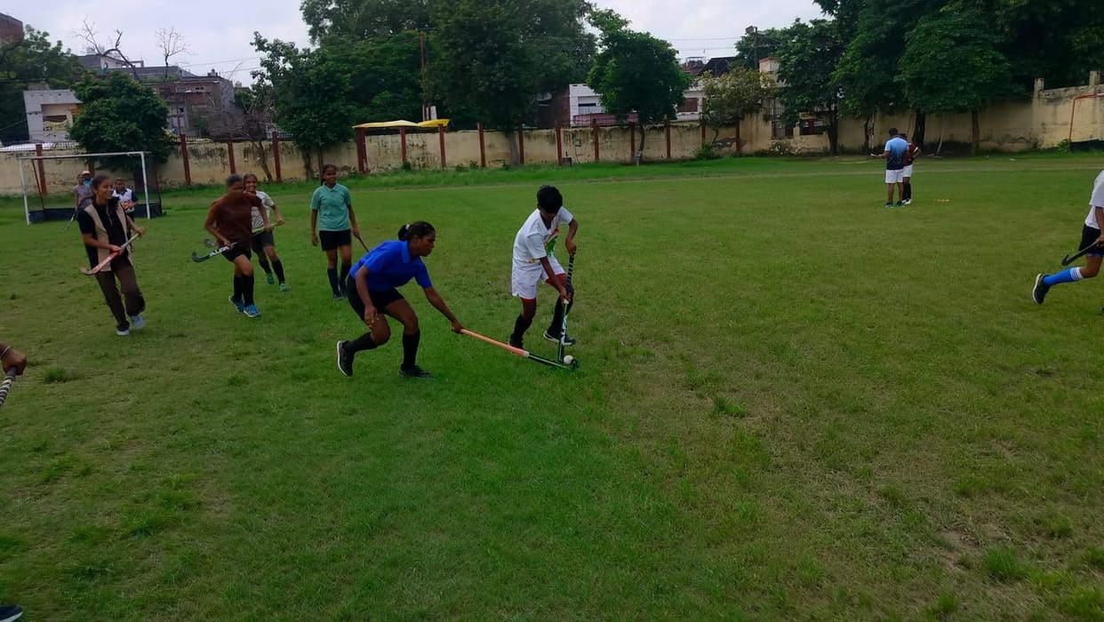 Divisional team announced for senior women's hockey tournament.