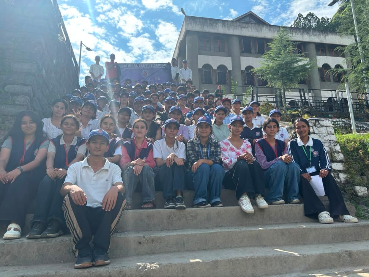 Volunteers conducted a cleanliness drive on the college campus