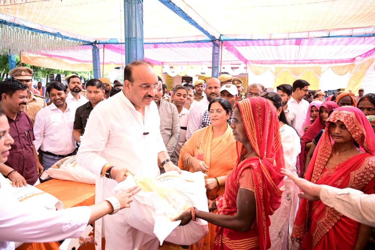 Risk of Saryu floods rises again; minister-in-charge visits affected villages.