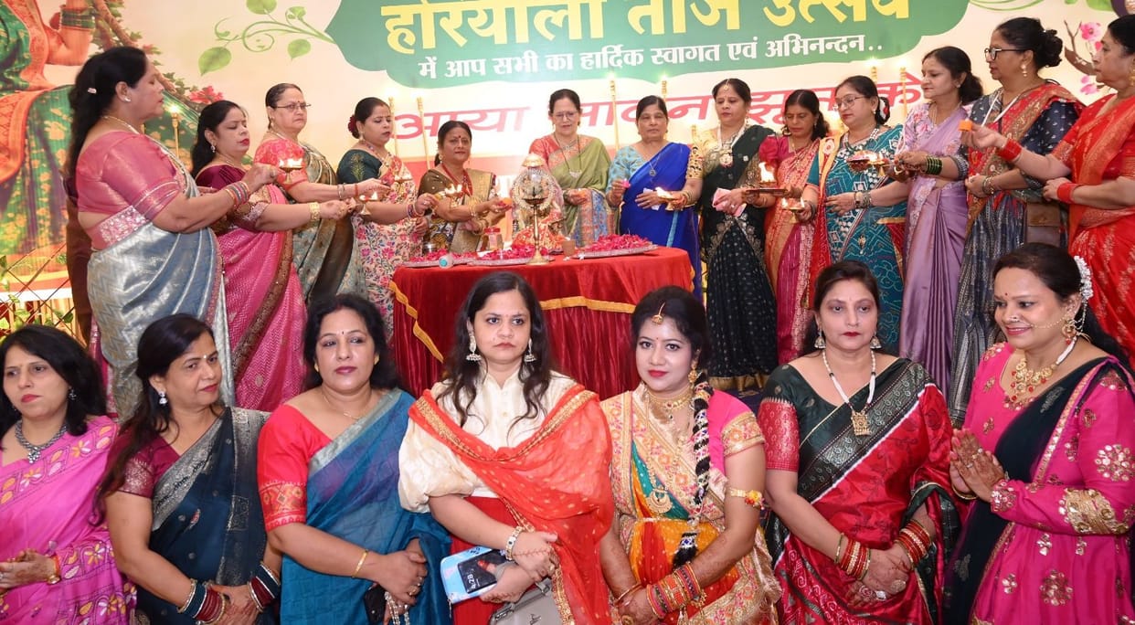 The Vaishya Mahila Kutumb celebrated the Teej festival.