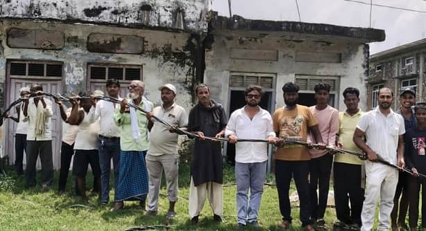 Angry villagers staged a protest over the non-replacement of the transformer.