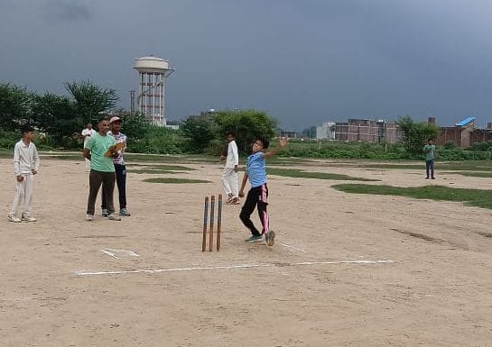 ट्रायल में अपना हुनर दिखाते खिलाड़ी। स्रोत संगठन