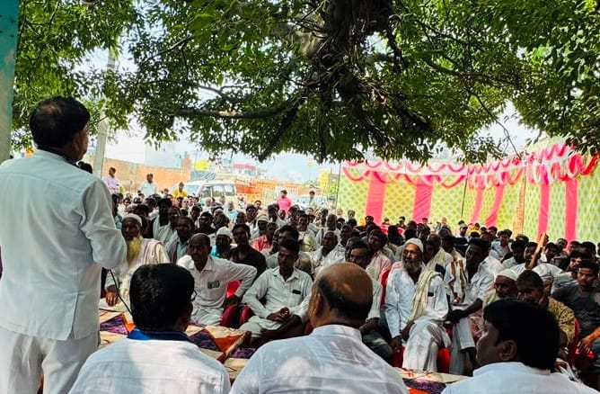 BSP staged a protest over the demolition of the market on grounds of encroachment.