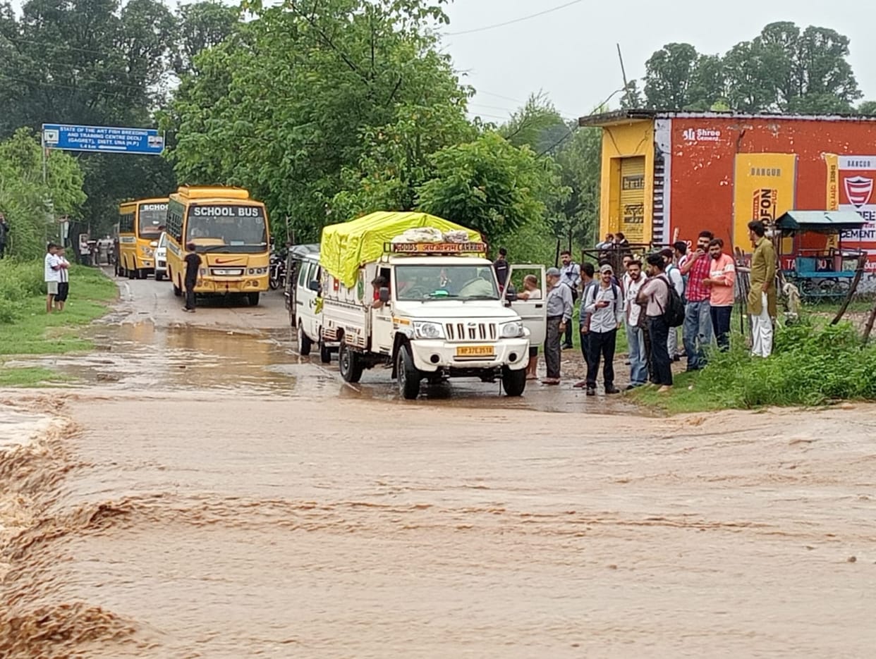 Bridge needed over Diyoli Khad on the Gagret-Daulatpur-Talwara main road.