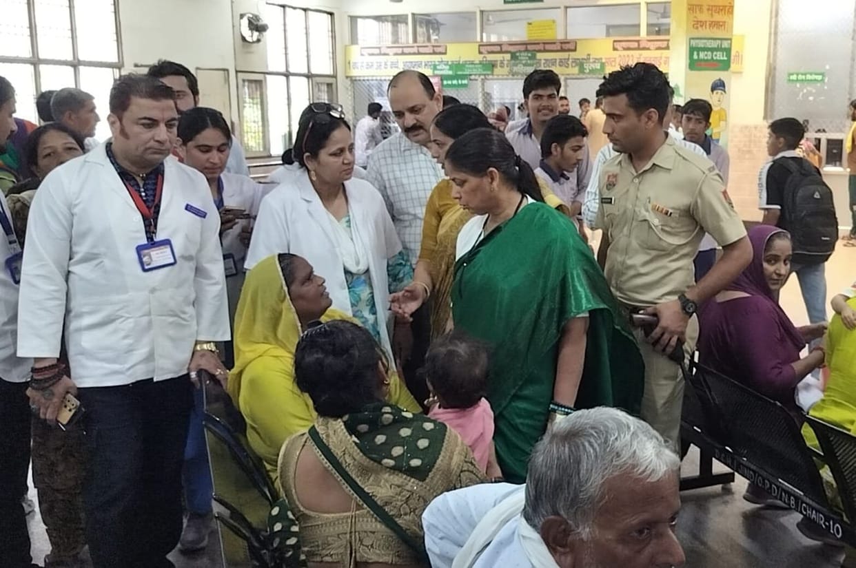 Vice-chairperson of the Women's Commission furious over lack of cleanliness in toilets.