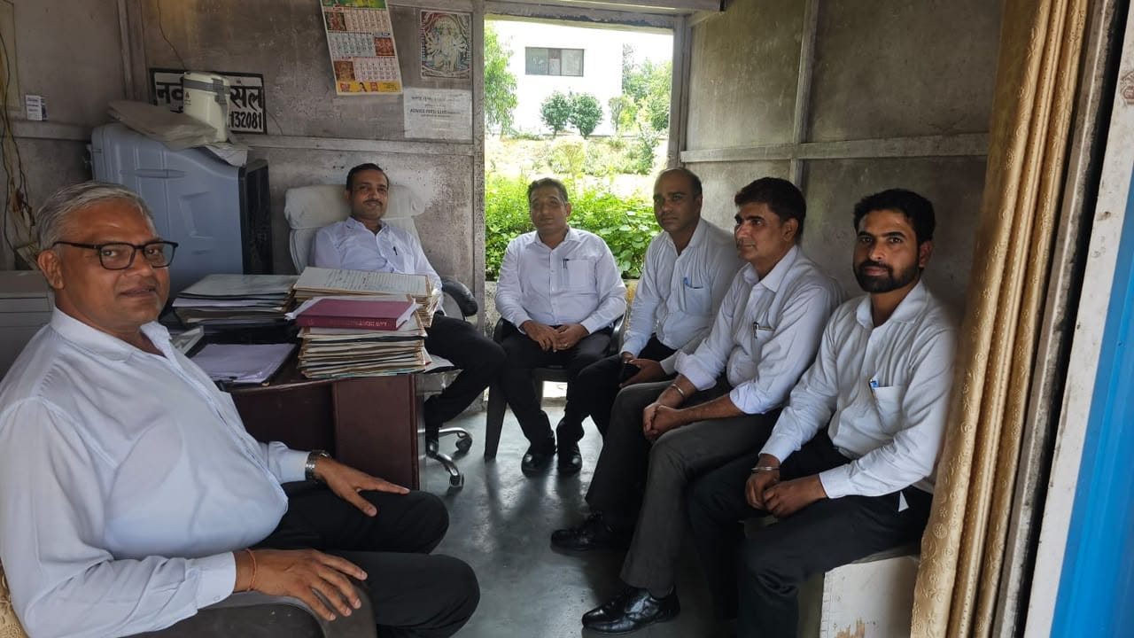 21jjrp16- बैठक में मौजूद अधिवक्ता। संवाद