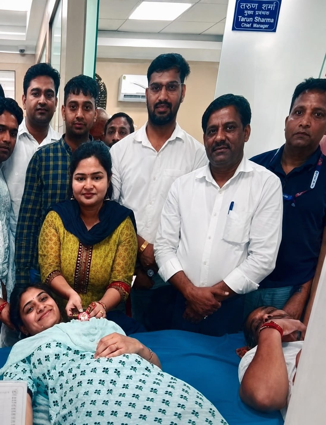 22 जुलाना 03: जुलाना में आयोजित कैंप में रक्तदान करते हुए डॉ हर्षिता। संवाद