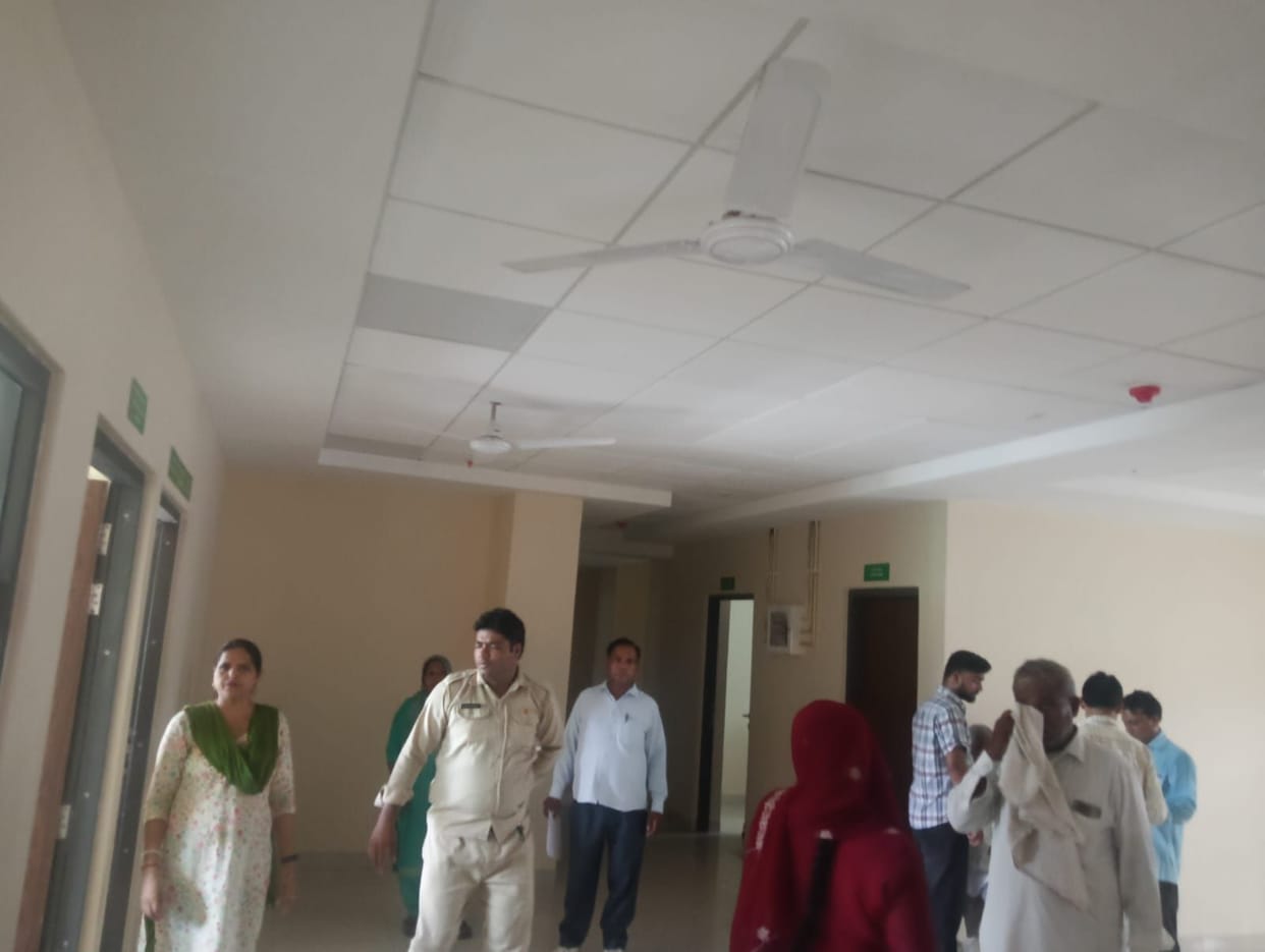 Doctors and patients are drenched in sweat due to frequent power outages