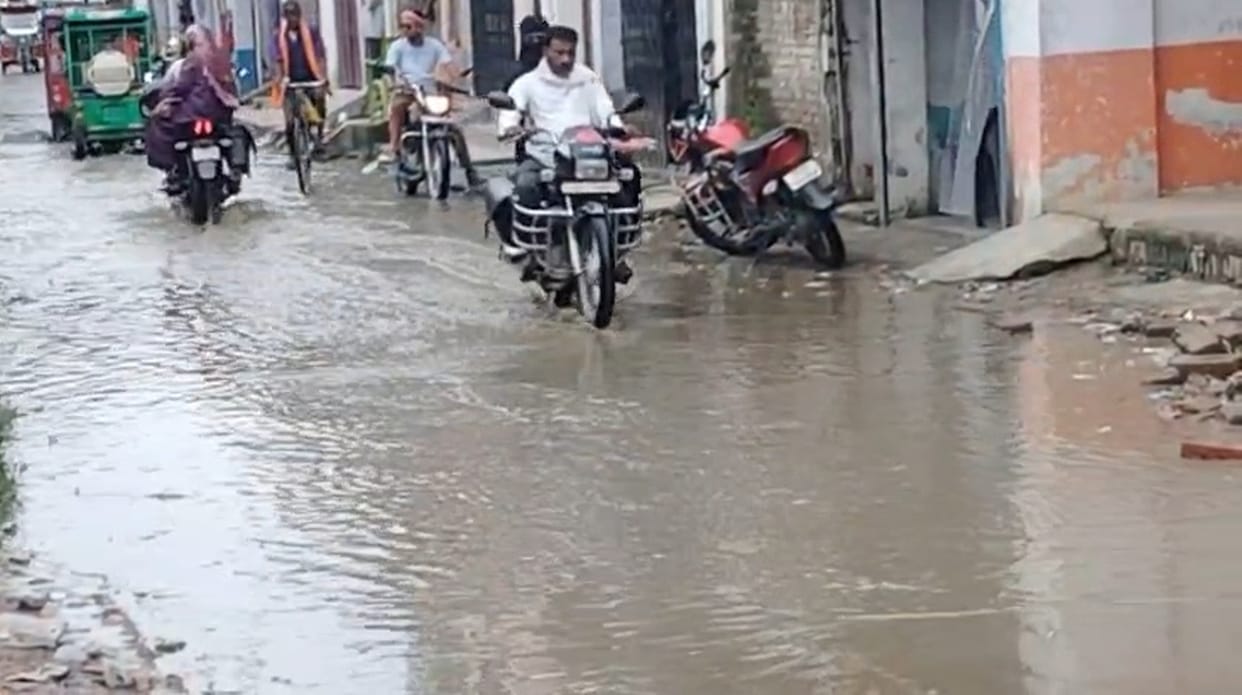 Road turns into a pond; 10,000 people inconvenienced.