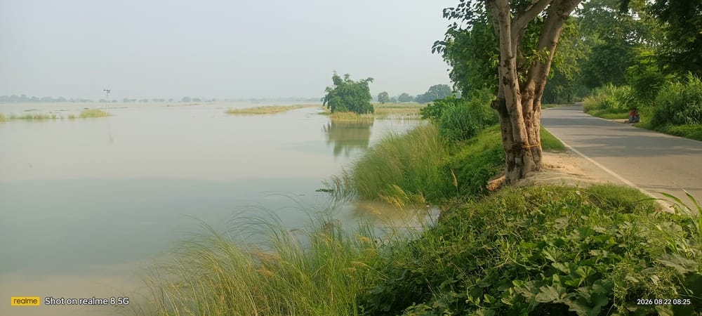 भागलपुर - मईल मार्ग बन्धे पर बना नदी का दबाव