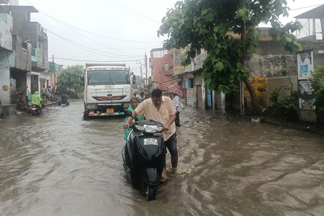 Four hours of rain causes waterlogging on Sadarpur-Rahmapur road
