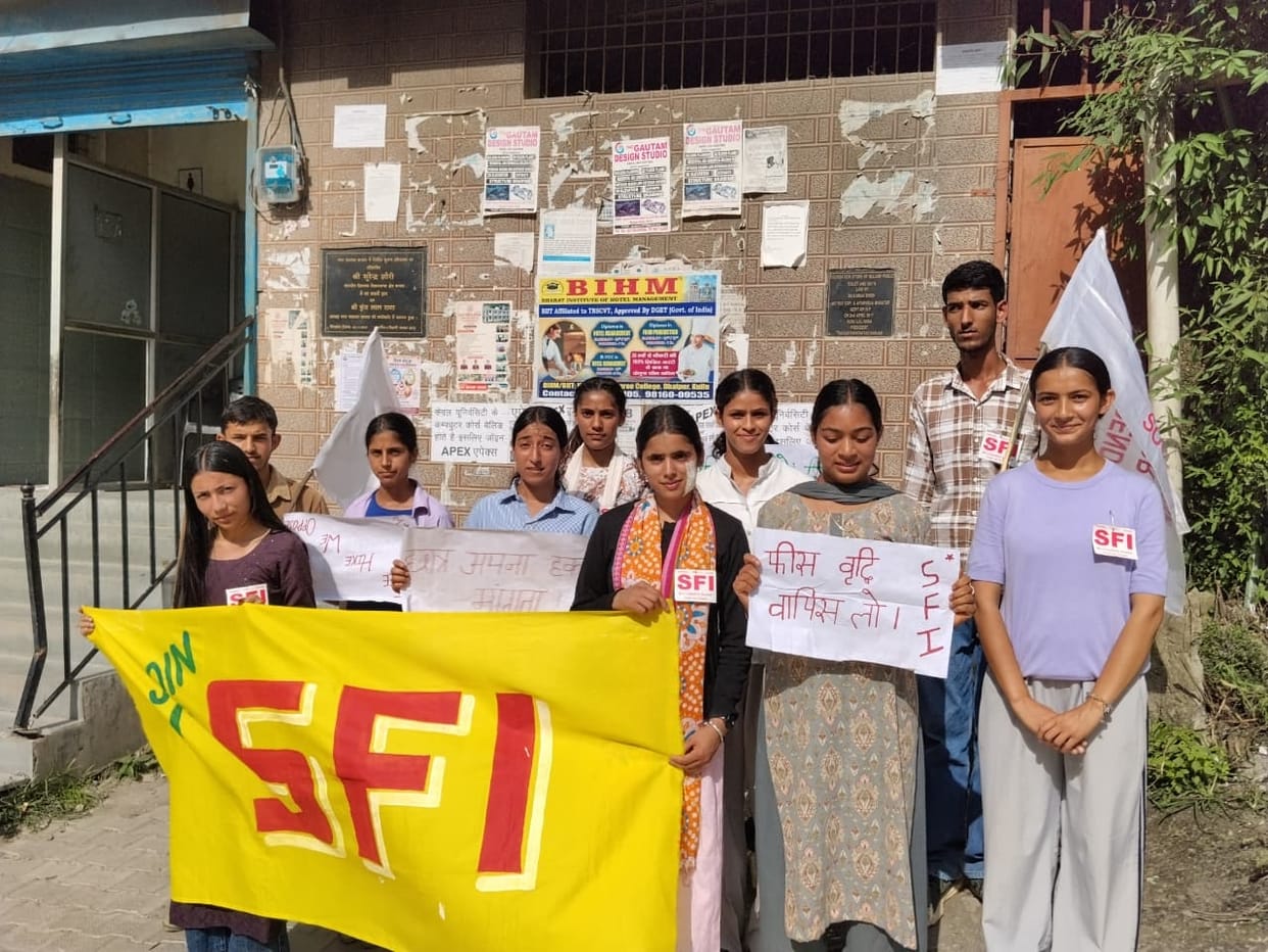 SFI staged a protest against the fee hike.