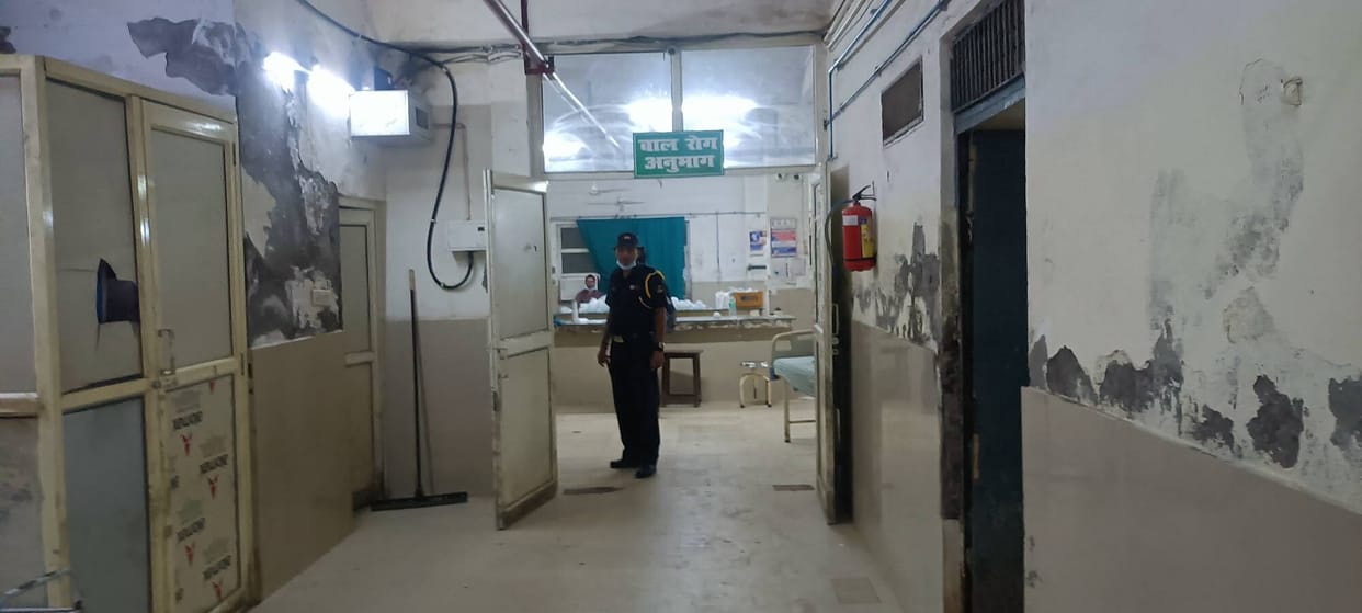 Accident at SN: Plaster fell from the ceiling onto a child's head.