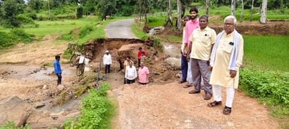 Due to the heavy rain in Myorpur, roads and bridges were washed away, traffic came to a standstill.
