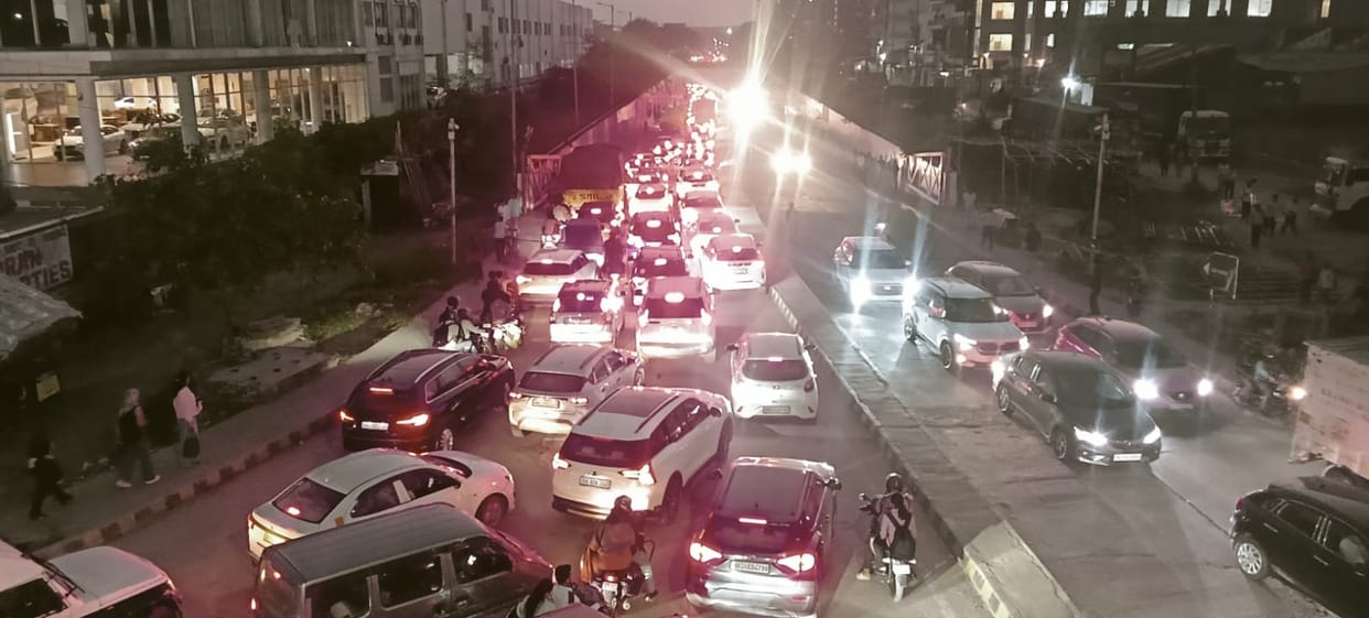 Two-kilometer-long traffic jam near the Mevla Maharajpur underpass.