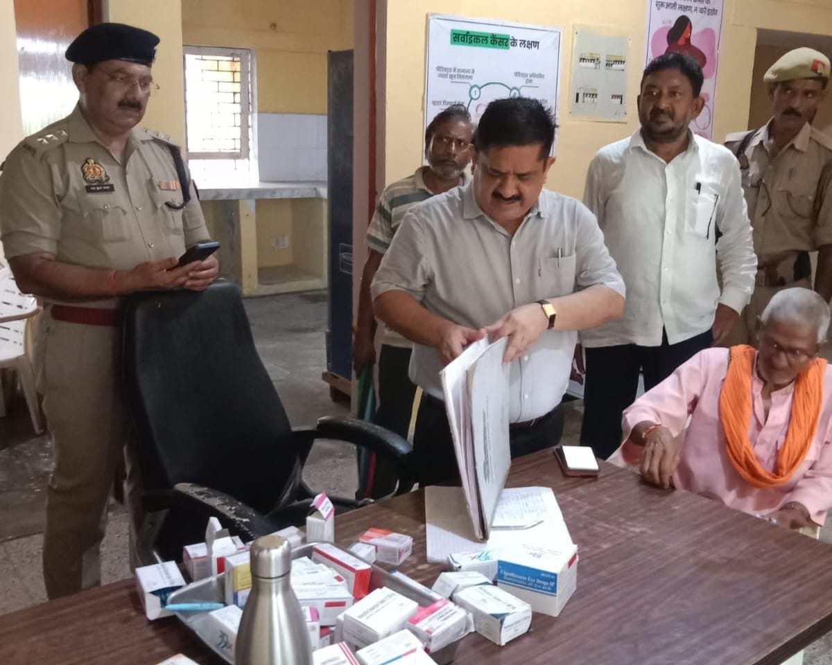 फोटो 21 एचएएमपी 18- सिसोलर पीएचसी का निरीक्षण करते एसडीएम। संवाद